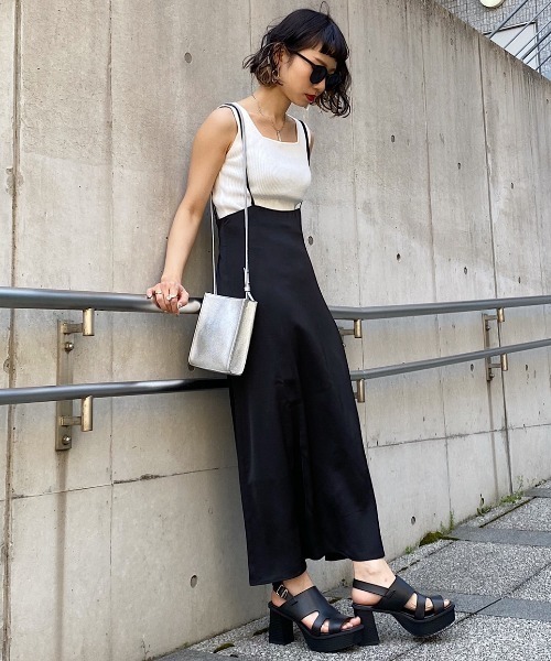 PAGEBOY(ページボーイ)の「サス付セミフレアスカート(スカート・レディース・ブラック/グリーン/グレイッシュベージュ・FREE)」の6枚目の写真