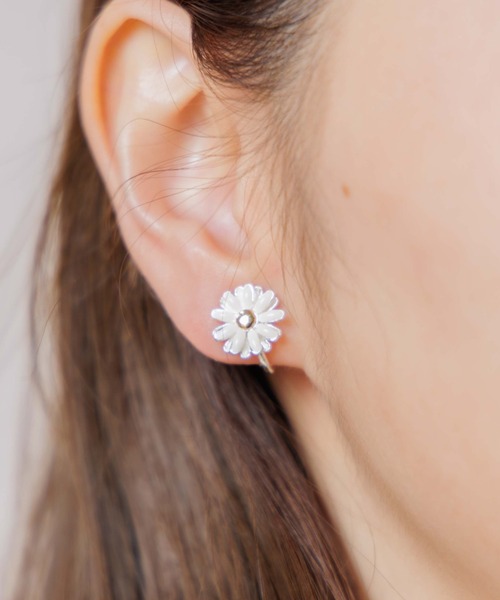 デイジー様　4点おまとめ　本物のお花のピアス　イヤリング スノーデイジーイヤリング（イヤリング）｜flower（フラワー）の