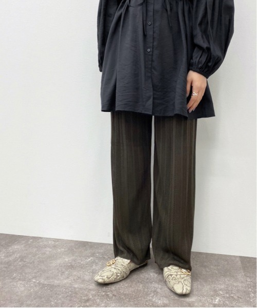apres jour mignon（アプレジュールミニョン）の「リブ透かしニットパンツ【ZOZOTOWN限定アイテム】（その他パンツ・レディース・ブラック/ブラウン系その他/カーキ/アイボリー・X-LARGE/SMALL/MEDIUM）」の19枚目の写真