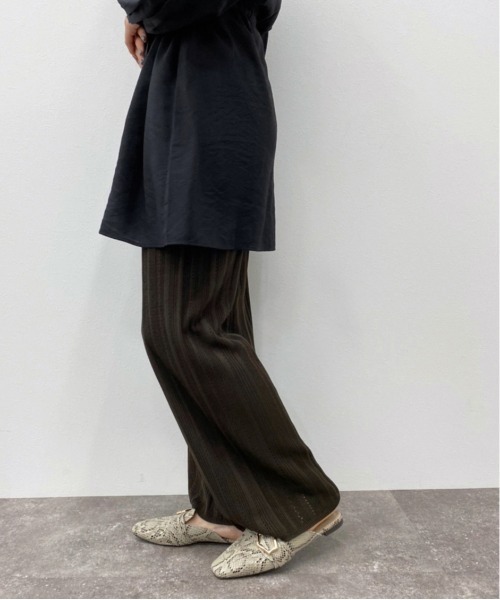 apres jour mignon（アプレジュールミニョン）の「リブ透かしニットパンツ【ZOZOTOWN限定アイテム】（その他パンツ・レディース・ブラック/ブラウン系その他/カーキ/アイボリー・X-LARGE/SMALL/MEDIUM）」の13枚目の写真