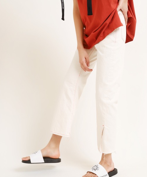 RNA（アールエヌエー）の「R3830 スリットルーズスリム（デニムパンツ・レディース・キナリ・MEDIUM/SMALL）」の4枚目の写真