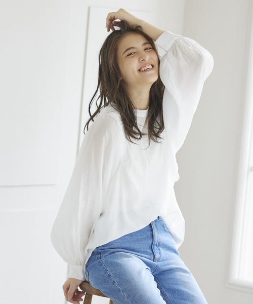 LIPSTAR（リップスター）の「【WEB別注】シアーソデボリュームブラウス（シャツ/ブラウス・レディース・オレンジ/グリーン/ブラック/オフホワイト・M）」の2枚目の写真