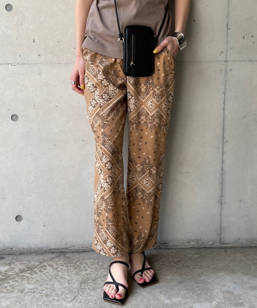 CAPRICIEUX LE'MAGE（カプリシューレマージュ）の「〈新色追加・WEB/一部店舗限定〉プリントイージーパンツ（その他パンツ・レディース・ベージュ/ブルー/ブラック・FREE）」の2枚目の写真