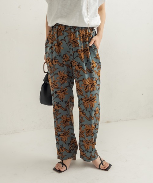 CAPRICIEUX LE'MAGE（カプリシューレマージュ）の「〈新色追加・WEB/一部店舗限定〉プリントイージーパンツ（その他パンツ・レディース・ベージュ/ブルー/ブラック・FREE）」の3枚目の写真