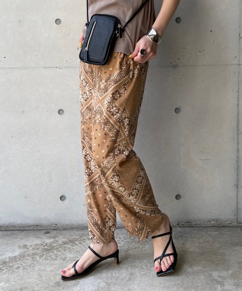 CAPRICIEUX LE'MAGE（カプリシューレマージュ）の「〈新色追加・WEB/一部店舗限定〉プリントイージーパンツ（その他パンツ・レディース・ベージュ/ブルー/ブラック・FREE）」の7枚目の写真