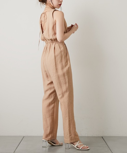 Chico(チコ)の「【SALON by Chico】バックリボンノースリーブコンビネゾン(つなぎ/オールインワン・レディース・ピンク/ライトベージュ・FREE)」の8枚目の写真