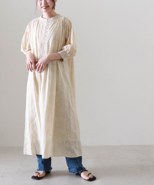 Cheek（チーク）の「コットンドビードルマンヘンリーワンピース（ワンピース・レディース・グレイッシュベージュ/オフホワイト・MEDIUM）」の6枚目の写真