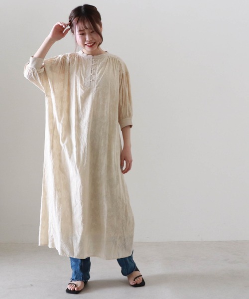 Cheek（チーク）の「コットンドビードルマンヘンリーワンピース（ワンピース・レディース・グレイッシュベージュ/オフホワイト・MEDIUM）」の7枚目の写真