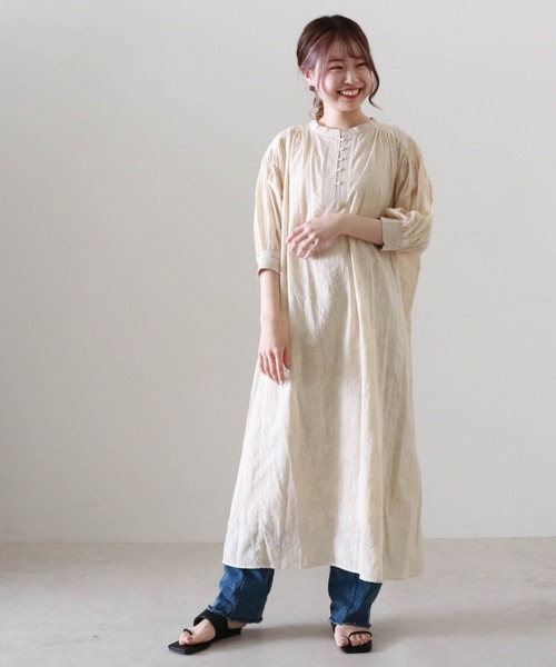 Cheek（チーク）の「コットンドビードルマンヘンリーワンピース（ワンピース・レディース・グレイッシュベージュ/オフホワイト・MEDIUM）」の8枚目の写真