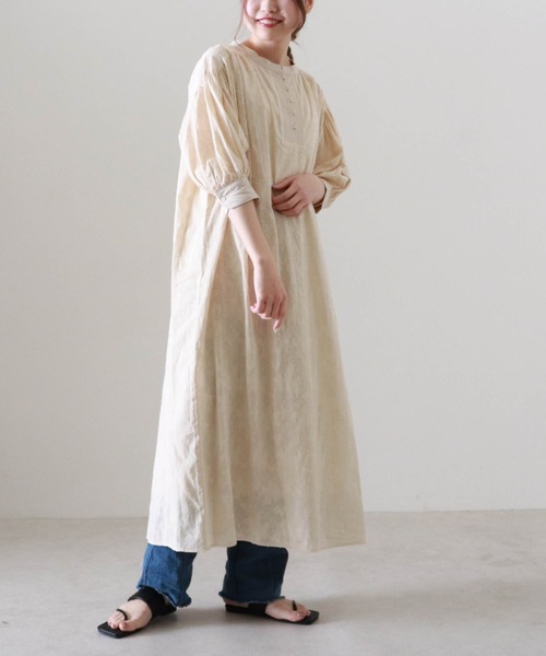 Cheek（チーク）の「コットンドビードルマンヘンリーワンピース（ワンピース・レディース・グレイッシュベージュ/オフホワイト・MEDIUM）」の9枚目の写真