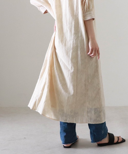 Cheek（チーク）の「コットンドビードルマンヘンリーワンピース（ワンピース・レディース・グレイッシュベージュ/オフホワイト・MEDIUM）」の11枚目の写真