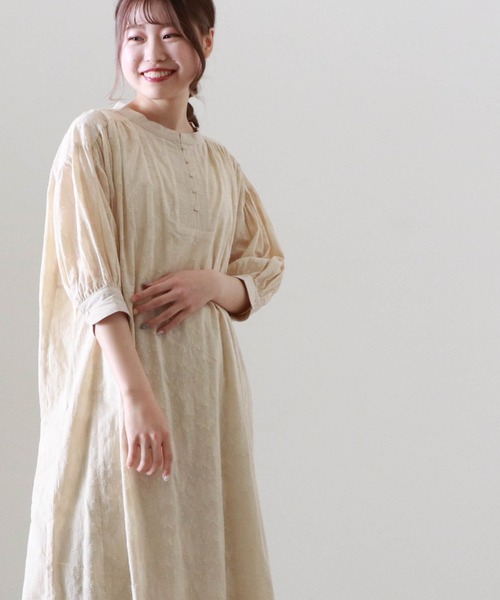 Cheek（チーク）の「コットンドビードルマンヘンリーワンピース（ワンピース・レディース・グレイッシュベージュ/オフホワイト・MEDIUM）」の12枚目の写真
