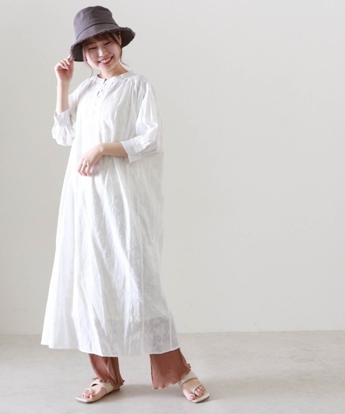 Cheek（チーク）の「コットンドビードルマンヘンリーワンピース（ワンピース・レディース・グレイッシュベージュ/オフホワイト・MEDIUM）」の22枚目の写真