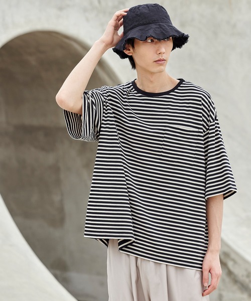 act'm（アクトム）の「1ポケット オーバーサイズ ボーダークルーネック半袖Tシャツ（Tシャツ/カットソー・メンズ・ブラック×グレー/ホワイト系その他・S/M/L）」の6枚目の写真