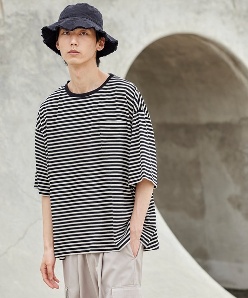 act'm（アクトム）の「1ポケット オーバーサイズ ボーダークルーネック半袖Tシャツ（Tシャツ/カットソー・メンズ・ブラック×グレー/ホワイト系その他・S/M/L）」の4枚目の写真