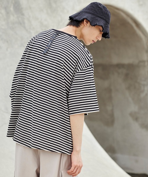 act'm（アクトム）の「1ポケット オーバーサイズ ボーダークルーネック半袖Tシャツ（Tシャツ/カットソー・メンズ・ブラック×グレー/ホワイト系その他・S/M/L）」の5枚目の写真