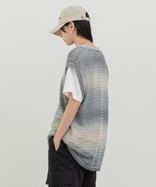 FOLLOWIN(フォロウィン)の「【UNISEX】グラデーションストライプシースルーニットベスト(ベスト・メンズ・ベージュ/ブルー・FREE)」の21枚目の写真