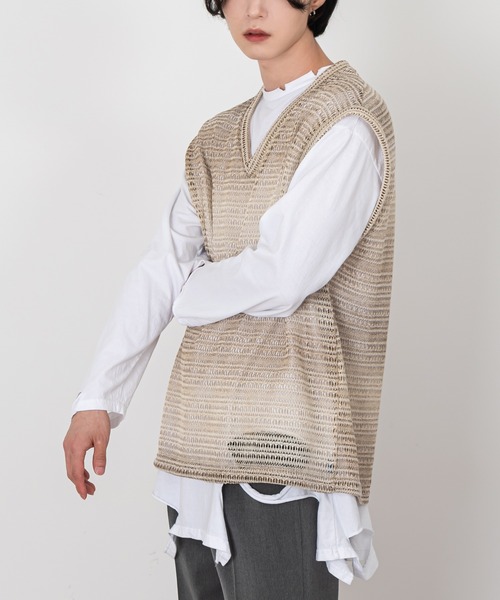 FOLLOWIN(フォロウィン)の「【UNISEX】グラデーションストライプシースルーニットベスト(ベスト・メンズ・ベージュ/ブルー・FREE)」の13枚目の写真