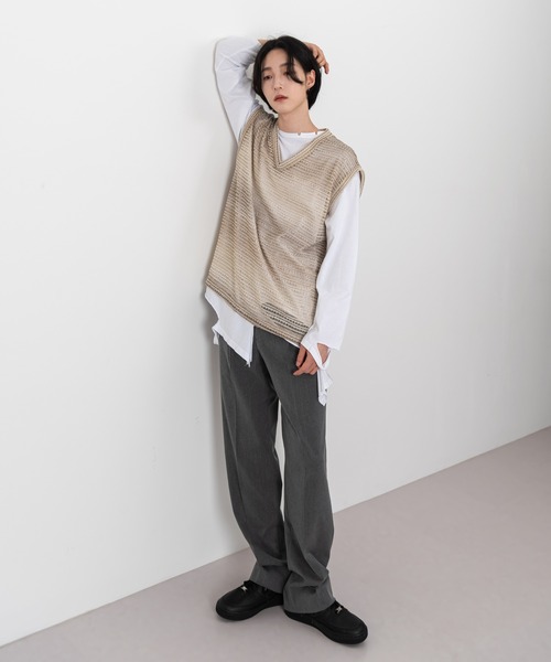 FOLLOWIN(フォロウィン)の「【UNISEX】グラデーションストライプシースルーニットベスト(ベスト・メンズ・ベージュ/ブルー・FREE)」の8枚目の写真