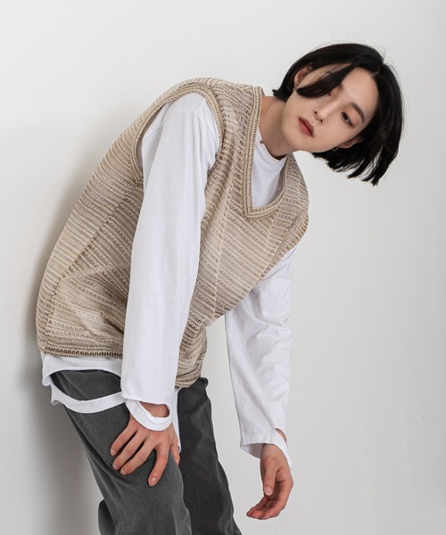 FOLLOWIN(フォロウィン)の「【UNISEX】グラデーションストライプシースルーニットベスト(ベスト・メンズ・ベージュ/ブルー・FREE)」の17枚目の写真