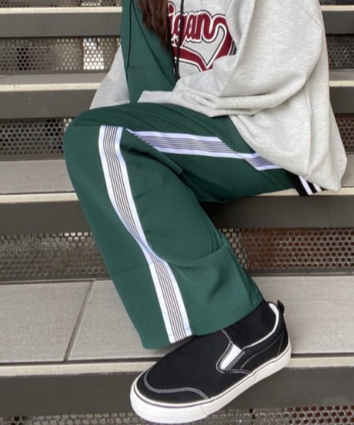 WEGO（ウィゴー）の「WEGO/ラインワイドパンツ（スウェットパンツ・レディース・ダークグリーン/ブラック/ワイン/ブラック系その他・FREE）」の4枚目の写真