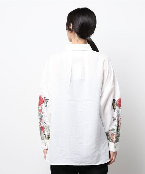 ScoLar(スカラー)の「花柄袖シャツ(シャツ/ブラウス・レディース・ベージュ/オフホワイト/カーキ・M)」の4枚目の写真