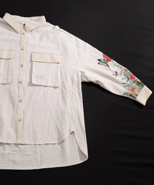 ScoLar(スカラー)の「花柄袖シャツ(シャツ/ブラウス・レディース・ベージュ/オフホワイト/カーキ・M)」の6枚目の写真