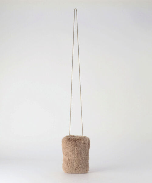 MOHI（モヒ）の「【WEB限定】【MOHI/モヒ】ファーモバイルポシェット（ショルダーバッグ・レディース・ベージュ/ブラック・FREE）」の7枚目の写真