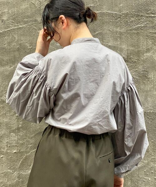 Toironier（トワロニエ）の「Toironier(トワロニエ ) ボリュームスリーブシャツ　volume sleeve SHT（シャツ/ブラウス・レディース・ホワイト/グレー・FREE）」の16枚目の写真