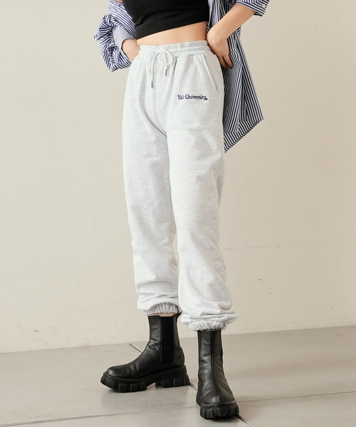 Chico（チコ）の「YALE ロゴスウェット裾絞りパンツ（スウェットパンツ・レディース・チャコールグレー/グレー/アイボリー・FREE）」の3枚目の写真