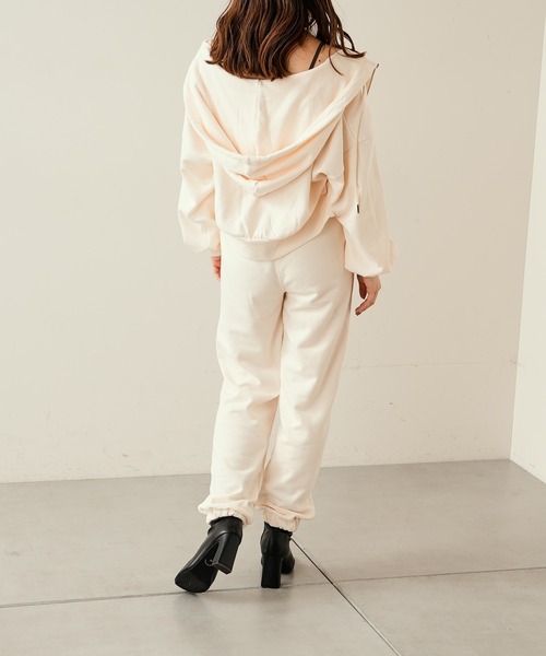 Chico（チコ）の「YALE ロゴスウェット裾絞りパンツ（スウェットパンツ・レディース・チャコールグレー/グレー/アイボリー・FREE）」の6枚目の写真