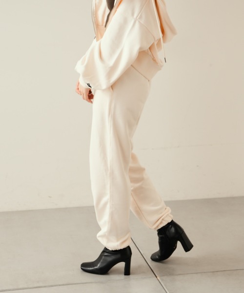 Chico（チコ）の「YALE ロゴスウェット裾絞りパンツ（スウェットパンツ・レディース・チャコールグレー/グレー/アイボリー・FREE）」の12枚目の写真