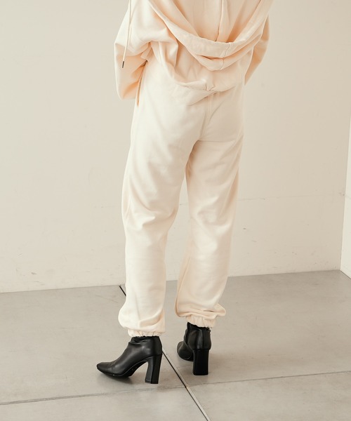 Chico（チコ）の「YALE ロゴスウェット裾絞りパンツ（スウェットパンツ・レディース・チャコールグレー/グレー/アイボリー・FREE）」の18枚目の写真