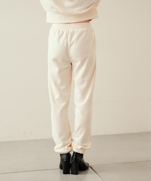 Chico（チコ）の「YALE ロゴスウェット裾絞りパンツ（スウェットパンツ・レディース・チャコールグレー/グレー/アイボリー・FREE）」の11枚目の写真