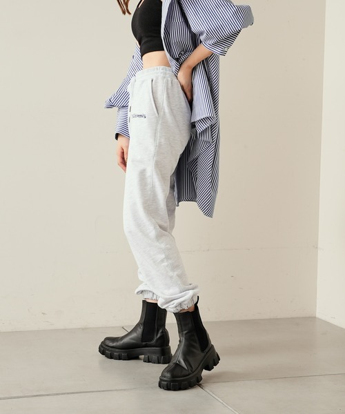 Chico（チコ）の「YALE ロゴスウェット裾絞りパンツ（スウェットパンツ・レディース・チャコールグレー/グレー/アイボリー・FREE）」の5枚目の写真