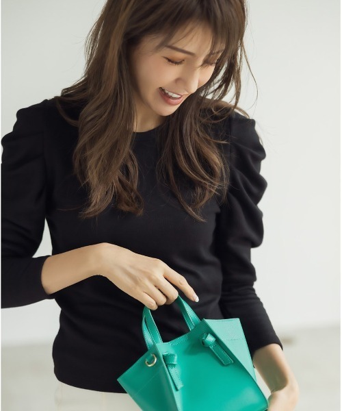 &. NOSTALGIA（アンドドットノスタルジア）の「【美香さんコラボ】肩タックニットソープルオーバー（ニット/セーター・レディース・ブラック×ホワイト/ブラック/ラベンダー/ブラウン系その他・FREE）」の2枚目の写真