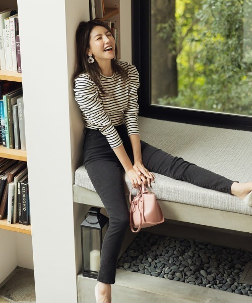 &. NOSTALGIA（アンドドットノスタルジア）の「【美香さんコラボ】肩タックニットソープルオーバー（ニット/セーター・レディース・ブラック×ホワイト/ブラック/ラベンダー/ブラウン系その他・FREE）」の15枚目の写真