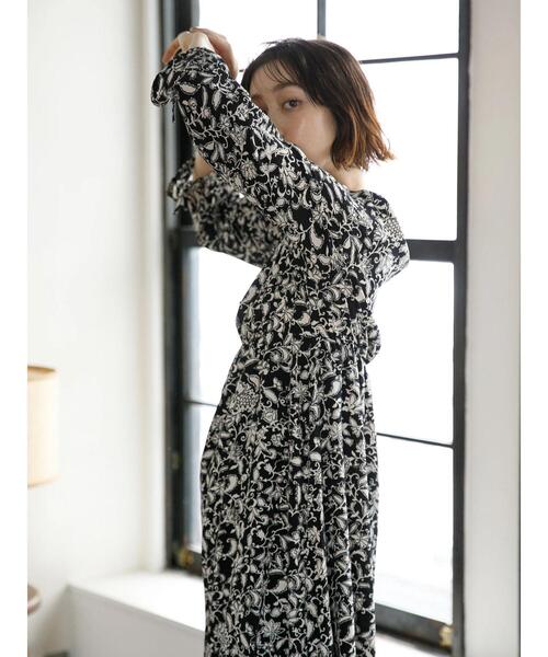 koe（コエ）の「【回収商品】袖ドロスト花柄プリントマキシワンピース*（ワンピース・レディース・ブラック/ネイビー・FREE）」の16枚目の写真