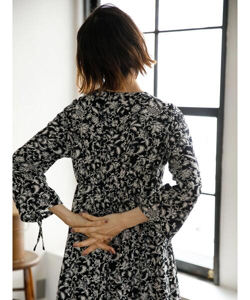 koe（コエ）の「【回収商品】袖ドロスト花柄プリントマキシワンピース*（ワンピース・レディース・ブラック/ネイビー・FREE）」の15枚目の写真