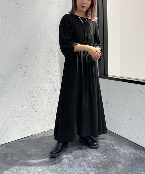 apres jour mignon（アプレジュールミニョン）の「袖ボリュームロングワンピース【ZOZOTOWN限定アイテム】（ワンピース・レディース・アイボリー/ブラック・フリー/X-LARGE）」の6枚目の写真