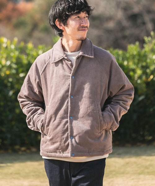ITEMS URBANRESEARCH（アイテムズ アーバンリサーチ）の「コーデュロイ 中綿コーチジャケット（ダウンジャケット/コート・メンズ・オフホワイト/ブラック/グレー/キャメル・MEDIUM/LARGE）」の17枚目の写真
