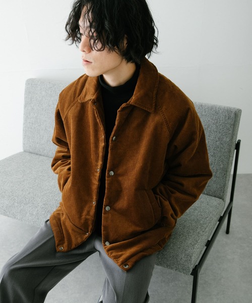 ITEMS URBANRESEARCH（アイテムズ アーバンリサーチ）の「コーデュロイ 中綿コーチジャケット（ダウンジャケット/コート・メンズ・オフホワイト/ブラック/グレー/キャメル・MEDIUM/LARGE）」の21枚目の写真
