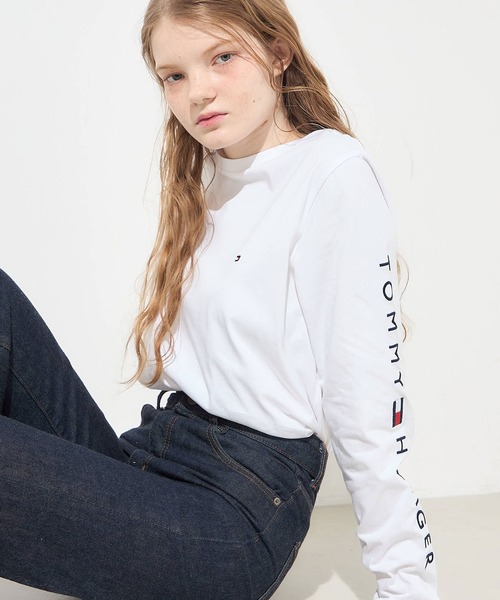TOMMY HILFIGER(トミーヒルフィガー)の「【オンライン限定】ショルダーロゴロングスリーブTシャツ ロンT(Tシャツ/カットソー・メンズ・ホワイト/ブラック/グリーン/イエロー/ブルー/グレー/ネイビー・SMALL/MEDIUM/LARGE/X-LARGE/X-SMALL)」の12枚目の写真