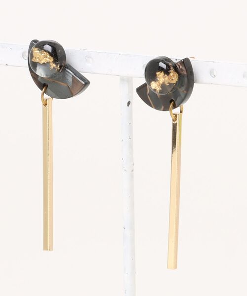 tone(トーン)の「【Willija】金属アレルギー対応《月葉》紫陽花の月モチーフピアス(MA)(ピアス(両耳用)・レディース・シルバー系その他/ゴールド系その他/グリーン系その他/ブラック・FREE)」の2枚目の写真