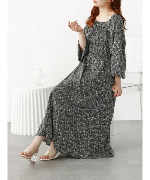 SLURR（スラ―）の「花柄シャーリングワンピース（ワンピース・レディース・ブラック/オフホワイト/イエロー・FREE）」の22枚目の写真