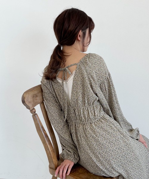 SLURR（スラ―）の「花柄シャーリングワンピース（ワンピース・レディース・ブラック/オフホワイト/イエロー・FREE）」の3枚目の写真