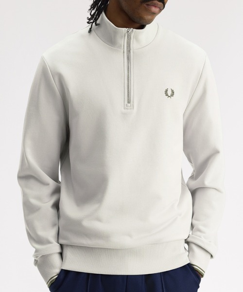 FRED PERRY(フレッドペリー)の「【新色先行予約受付中】Half Zip Sweatshirt/フレッドペリーハーフジップスウェットシャツ(スウェット・メンズ・ブラック/ネイビー/グレー/ベージュ/グレー系その他/ブルー/グリーン/グレイッシュブルー/カーキ/モカ/ブルー系その他/ライトグレー/グレー系その他2/ブラウン/ブルー系その他2/ブルー系その他3/スモークピンク/チャコールグレー/ブルー系その他4/オフホワイト/バイオレット/ブラウン系その他/オートミール/モスグリーン/ベージュ系その他/グリーン系その他/ブルー系その他5/ネイビー系/ベージュ系その他2/オレンジ/ライトブルー/ベージュ系その他3/グリーン系その他2/ブルー系その他6/グレー系その他3/サックスブルー/ライトオリーブ/ダークブルー/グリーン系その他3/ベージュ系その他4/ダークグリーン/ブルー系その他7/ブラック系その他/ワインレッド/ベージュ系その他5/ブラウン系その他2/ネイビー系1/グリーン系その他5/ベージュ系その他6/ダークグレー/グリーン系その他4/マルーン/ライトベージュ/グリーン系その他6/セージグリーン/グレー系その他4/ブルー系/ベージュ系その他7/グレー系その他5/ネイビー系2/ブラック系その他2/ベージュ系/グレー系その他7/ブラウン系その他3/ブラック系その他3/ブルー系1/グレー系その他6・S/M/L/XL)」の16枚目の写真