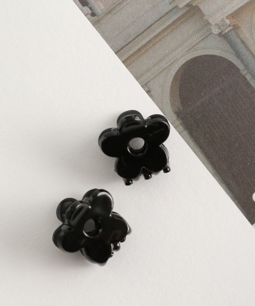 Me%（ミィパーセント）の「ﾌﾗﾜｰﾁﾋﾞｸﾘｯﾌﾟ（バレッタ/ヘアクリップ・レディース・ホワイト/ブラック系その他/ホワイト系その他/その他・FREE）」の3枚目の写真