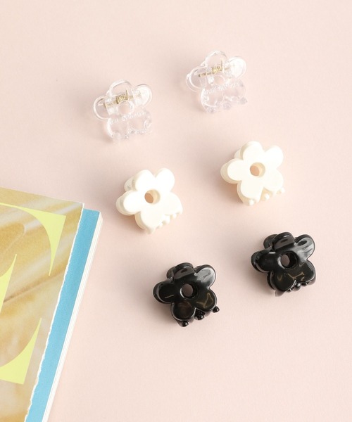 Me%（ミィパーセント）の「ﾌﾗﾜｰﾁﾋﾞｸﾘｯﾌﾟ（バレッタ/ヘアクリップ・レディース・ホワイト/ブラック系その他/ホワイト系その他/その他・FREE）」の5枚目の写真