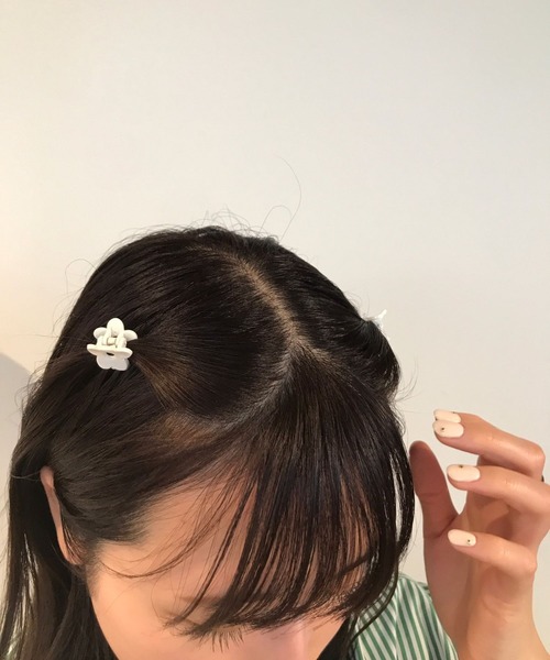 Me%（ミィパーセント）の「ﾌﾗﾜｰﾁﾋﾞｸﾘｯﾌﾟ（バレッタ/ヘアクリップ・レディース・ホワイト/ブラック系その他/ホワイト系その他/その他・FREE）」の10枚目の写真